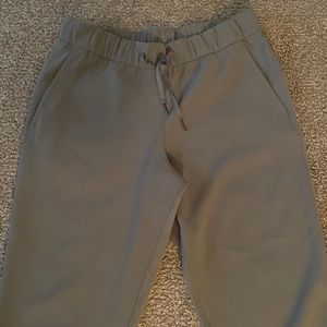 LULULEMON on the fly pant (woven)